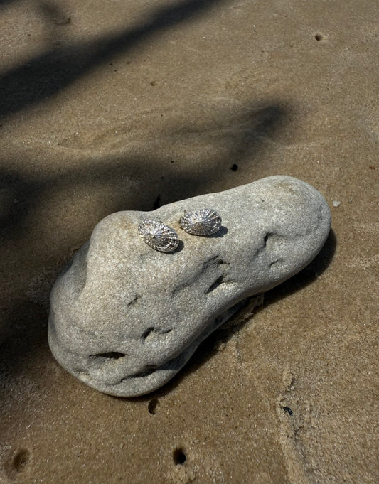 Tiny Patella earrings