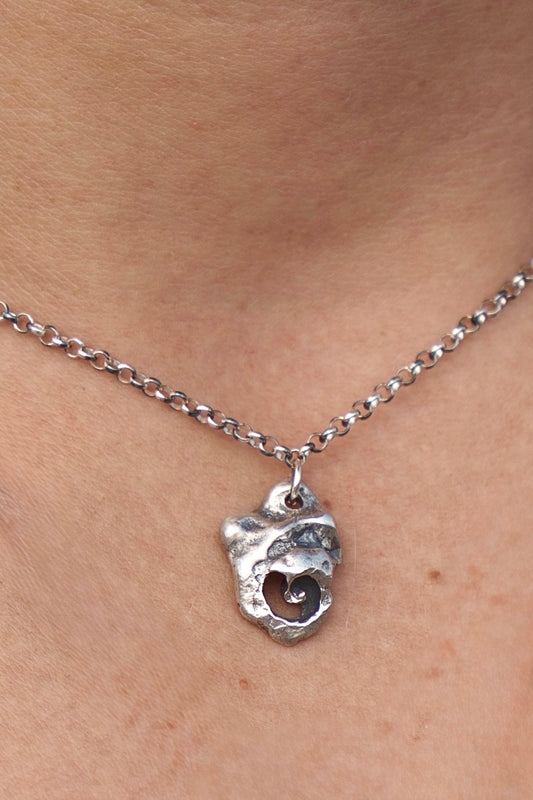 Concha necklace